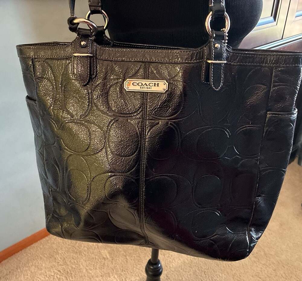 Coach Black Signature Embossed Patent Leather Gallery Tote F19462 A580